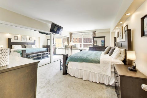 Tiny photo for 3180 N Lake Shore Drive #4G, Chicago, IL 60657 (MLS # 12700537)