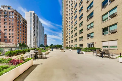 Tiny photo for 3180 N Lake Shore Drive #4G, Chicago, IL 60657 (MLS # 12700537)