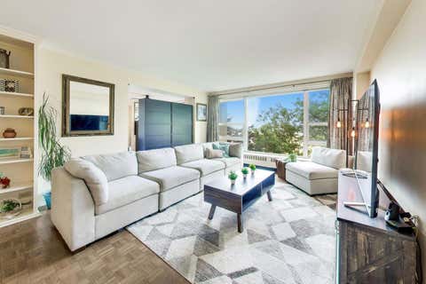 Tiny photo for 3180 N Lake Shore Drive #4G, Chicago, IL 60657 (MLS # 12700537)