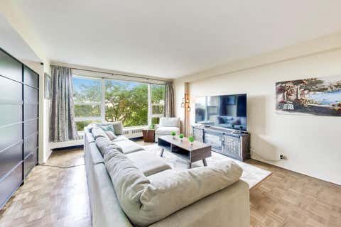 Tiny photo for 3180 N Lake Shore Drive #4G, Chicago, IL 60657 (MLS # 12700537)