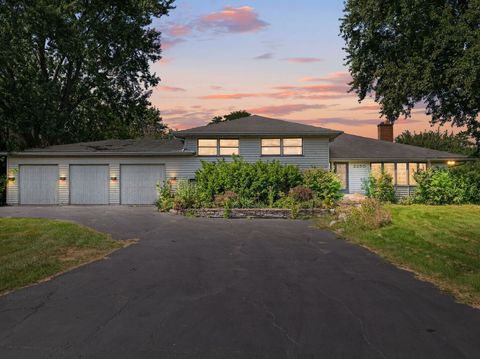 Tiny photo for 2250 White Oak Drive, Northbrook, IL 60062 (MLS # 12474721)
