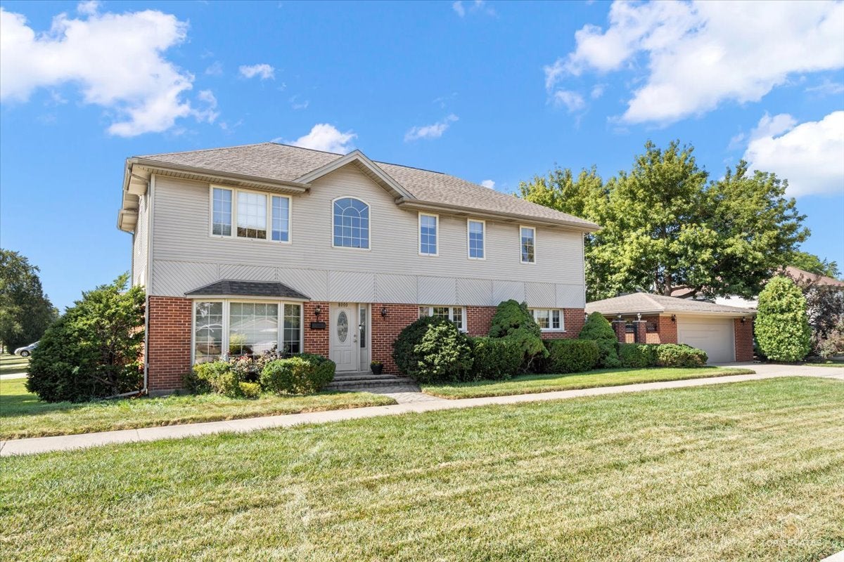8000 W Lake Street