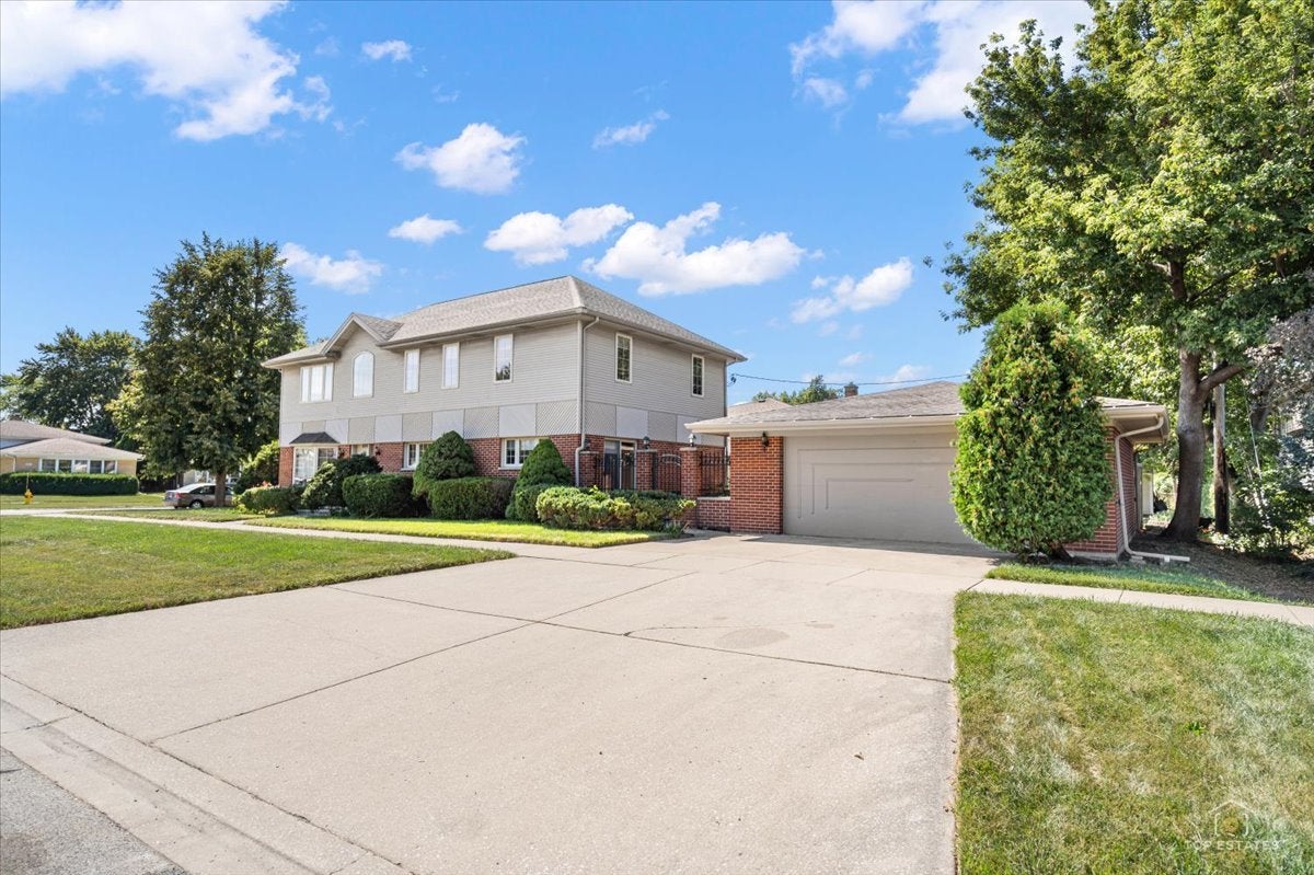 8000 W Lake Street