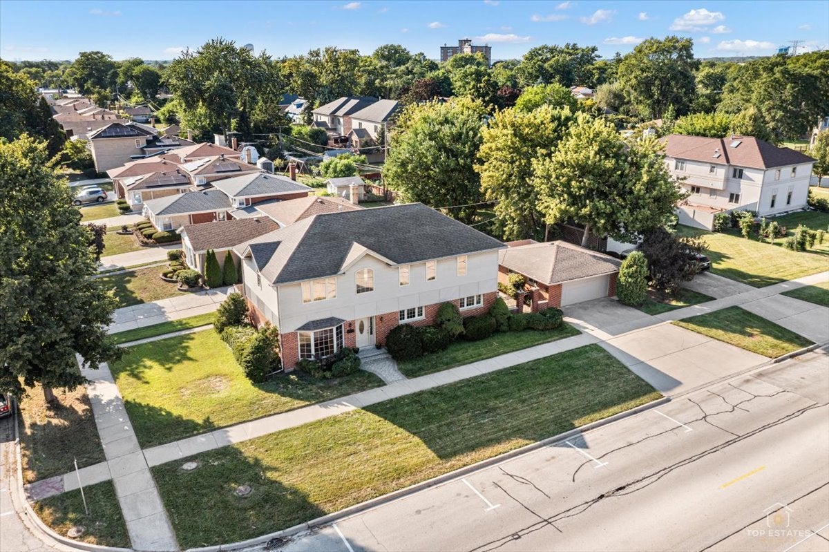 8000 W Lake Street