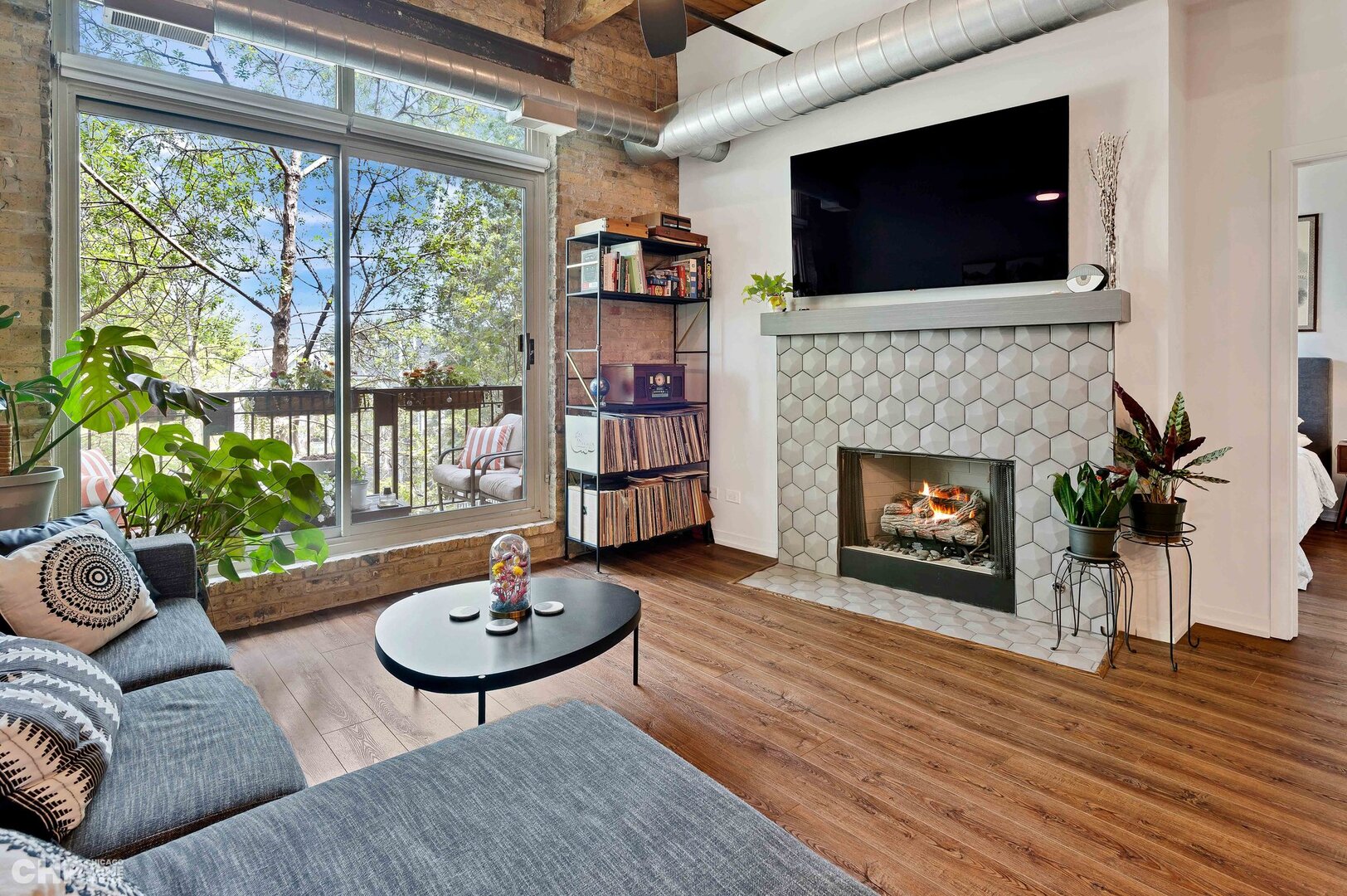 1740 N Maplewood Avenue 305