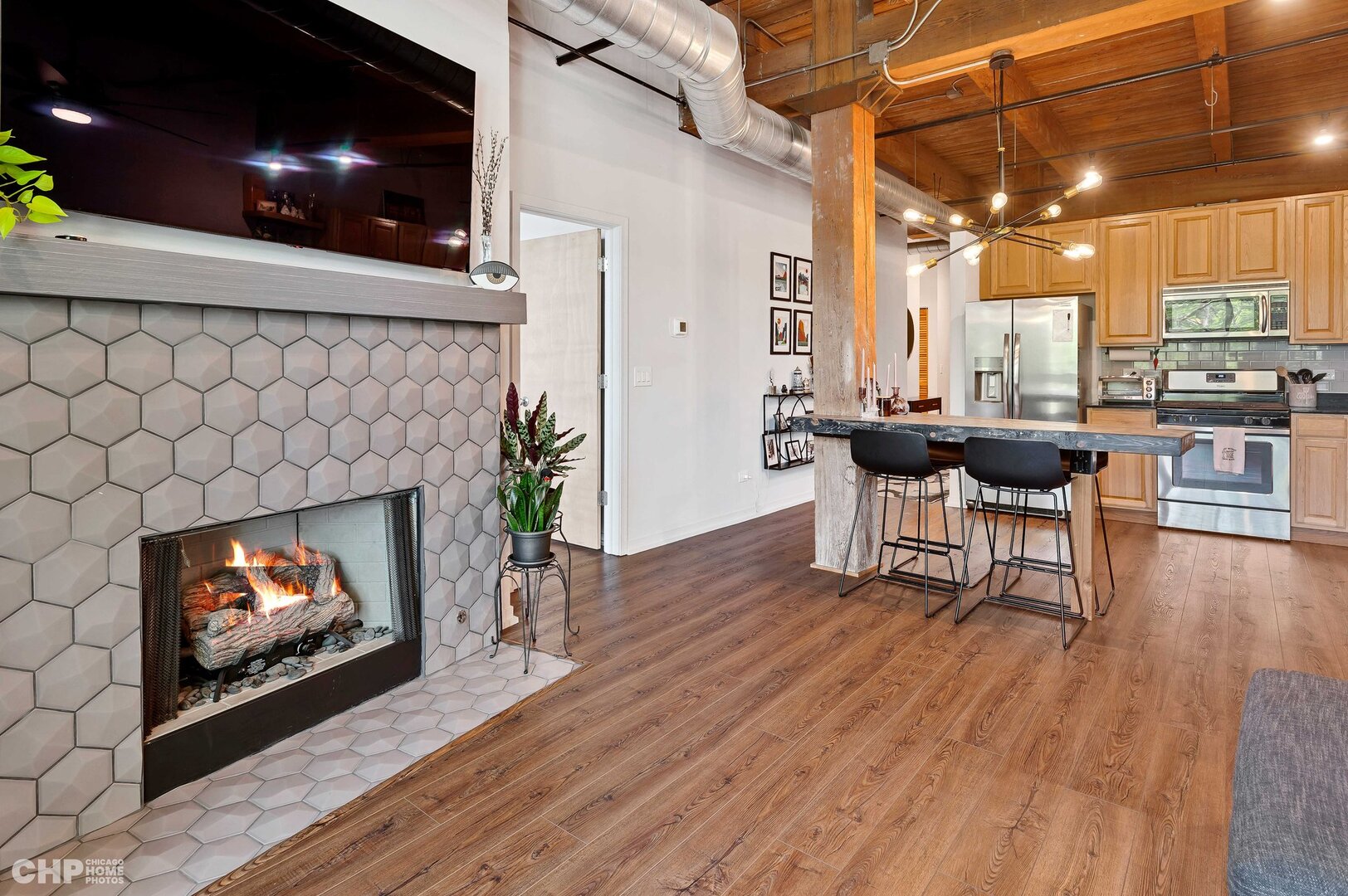 1740 N Maplewood Avenue 305