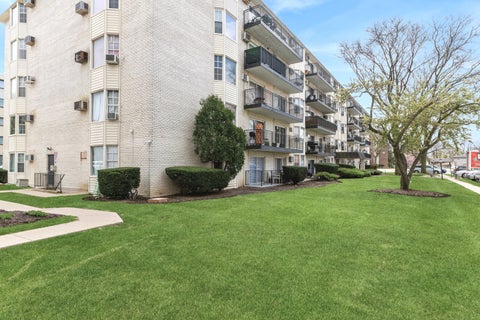 Tiny photo for 5506 Lincoln Avenue #A511, Morton Grove, IL 60053 (MLS # 12747652)