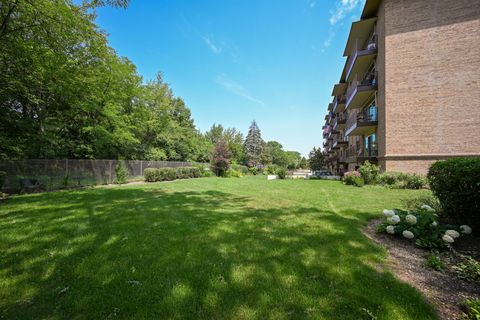 Tiny photo for 40 S Main Street #4A, Glen Ellyn, IL 60137 (MLS # 12556440)