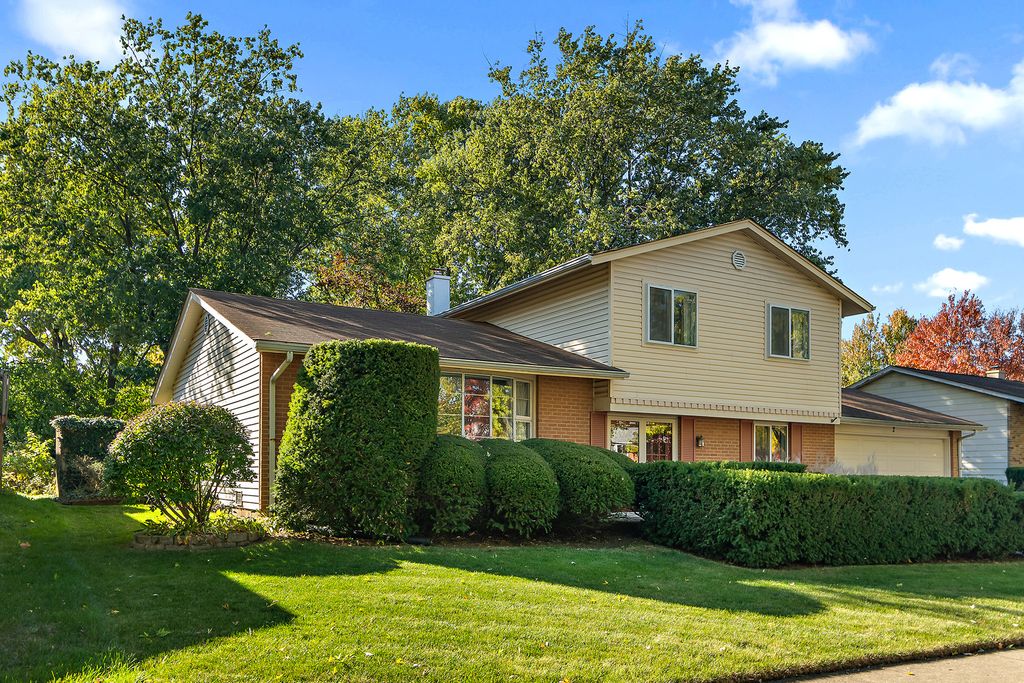 Photo for 2 Vermont Circle, Bolingbrook, IL 60440 (MLS # 12506203)