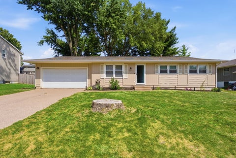 Photo of 3446 Pleasant Drive, Bettendorf, IA 52722 (MLS # 12742880)