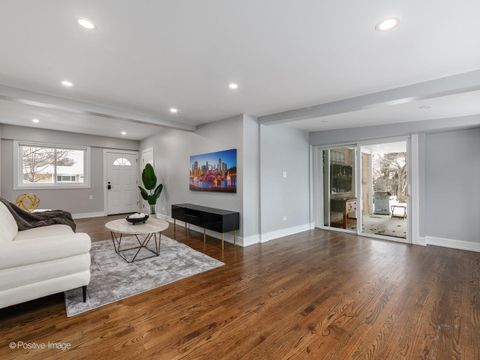 Tiny photo for 7225 N East Prairie Road, Lincolnwood, IL 60712 (MLS # 12562335)