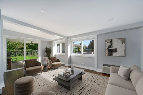 Tiny photo for 7225 N East Prairie Road, Lincolnwood, IL 60712 (MLS # 12562335)