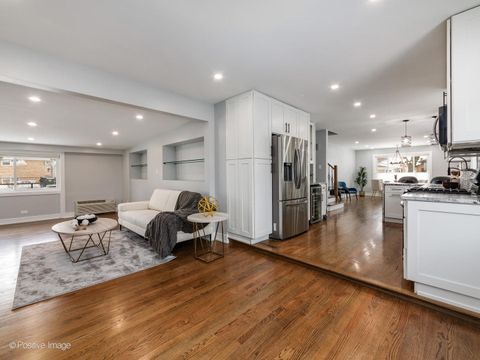 Tiny photo for 7225 N East Prairie Road, Lincolnwood, IL 60712 (MLS # 12562335)