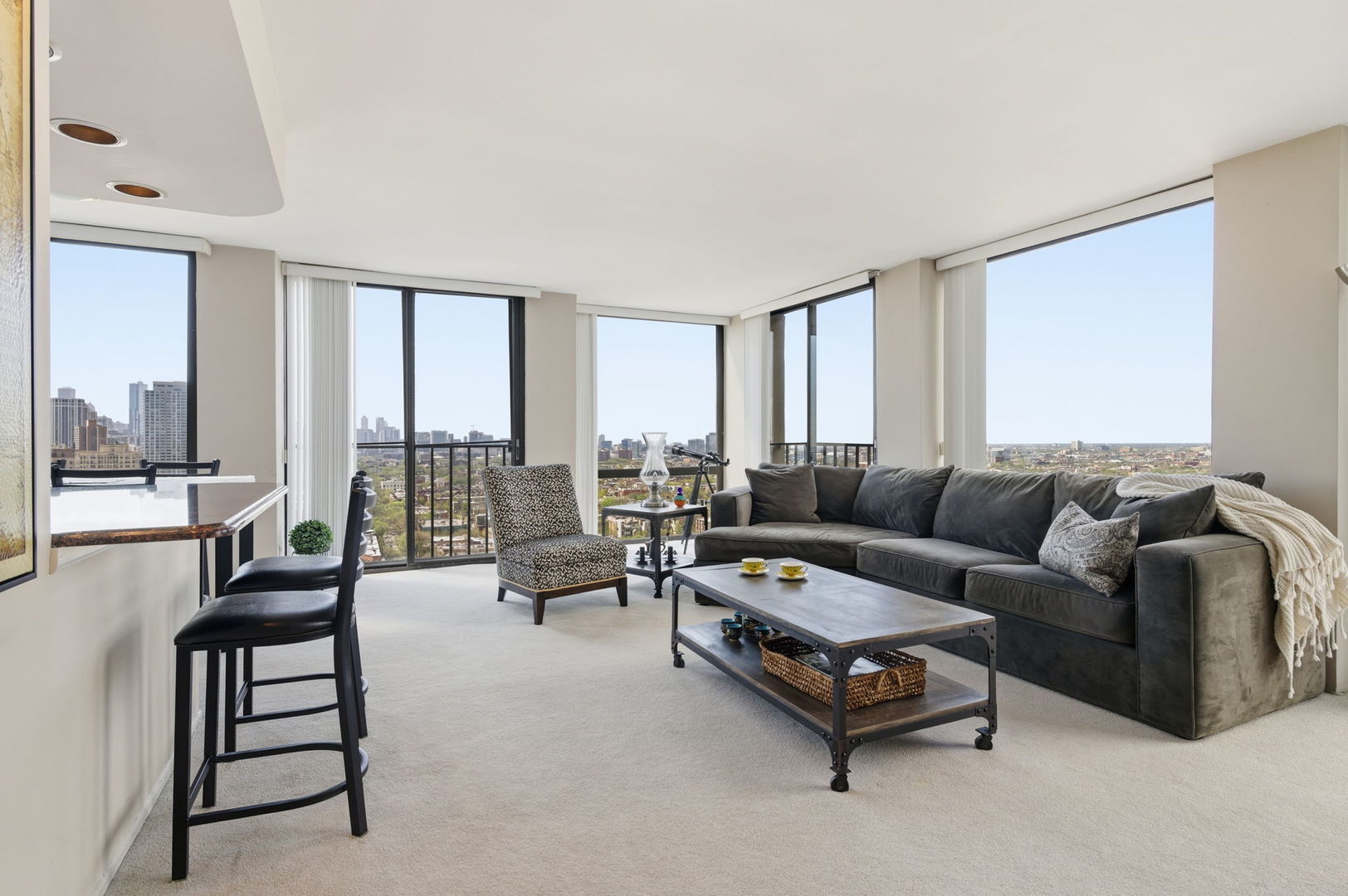 345 W FULLERTON Avenue 2406