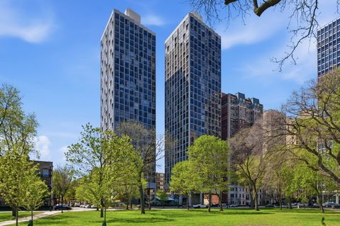 Photo of 345 W FULLERTON Avenue #2406, Chicago, IL 60614 (MLS # 12621040)