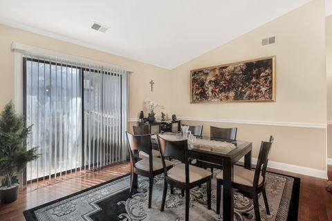 Tiny photo for 1511 W Pheasant Trail Lane #2, Arlington Heights, IL 60004 (MLS # 12706600)