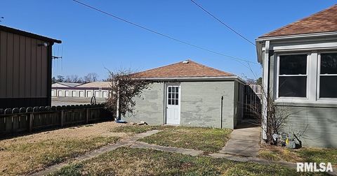 Tiny photo for 200 W DELAWARE Street, Fairfield, IL 62837 (MLS # EB459412)