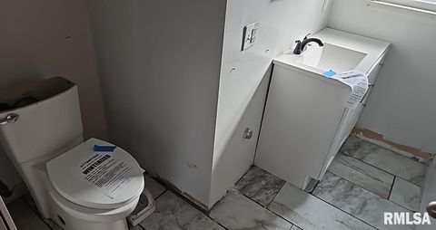 Tiny photo for 200 W DELAWARE Street, Fairfield, IL 62837 (MLS # EB459412)