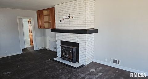 Tiny photo for 200 W DELAWARE Street, Fairfield, IL 62837 (MLS # EB459412)