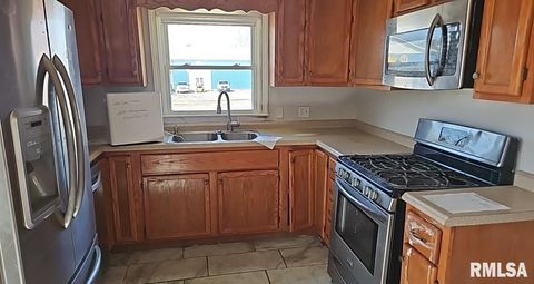 Tiny photo for 200 W DELAWARE Street, Fairfield, IL 62837 (MLS # EB459412)