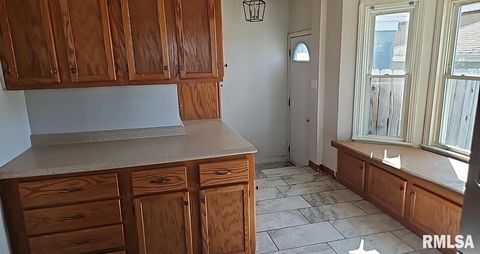 Tiny photo for 200 W DELAWARE Street, Fairfield, IL 62837 (MLS # EB459412)