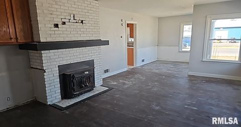 Tiny photo for 200 W DELAWARE Street, Fairfield, IL 62837 (MLS # EB459412)