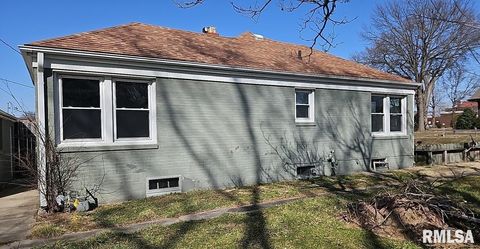 Tiny photo for 200 W DELAWARE Street, Fairfield, IL 62837 (MLS # EB459412)