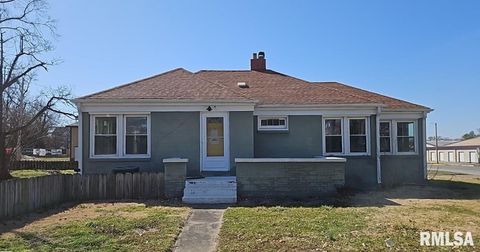 Tiny photo for 200 W DELAWARE Street, Fairfield, IL 62837 (MLS # EB459412)