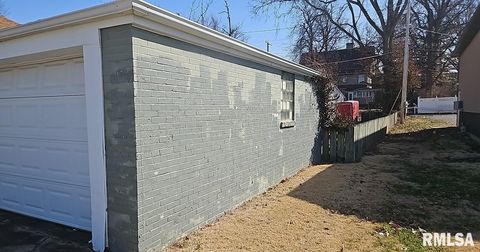 Tiny photo for 200 W DELAWARE Street, Fairfield, IL 62837 (MLS # EB459412)