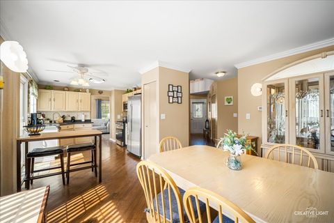 Tiny photo for 12 Middlefield Court, Lake In The Hills, IL 60156 (MLS # 12627666)