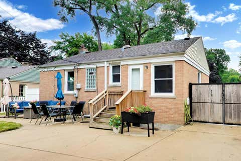 Tiny photo for 5816 W Greenleaf Avenue, Chicago, IL 60646 (MLS # 12722064)