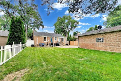 Tiny photo for 5816 W Greenleaf Avenue, Chicago, IL 60646 (MLS # 12722064)