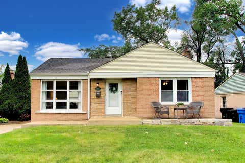 Photo of 5816 W Greenleaf Avenue, Chicago, IL 60646 (MLS # 12722064)