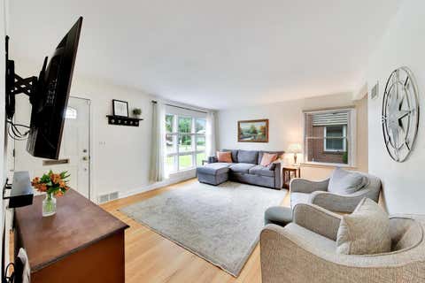 Tiny photo for 5816 W Greenleaf Avenue, Chicago, IL 60646 (MLS # 12722064)