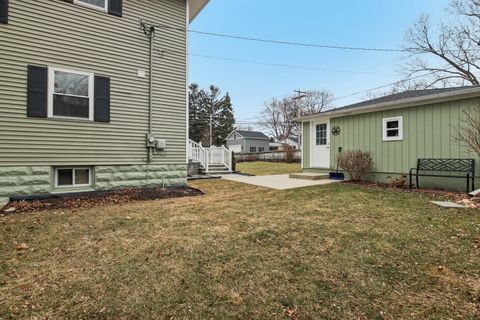 Tiny photo for 933 Elm Street, St. Charles, IL 60174 (MLS # 12577541)