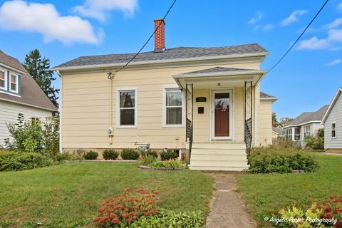 Photo of 331 Chestnut Street, Woodstock, IL 60098 (MLS # 12533903)