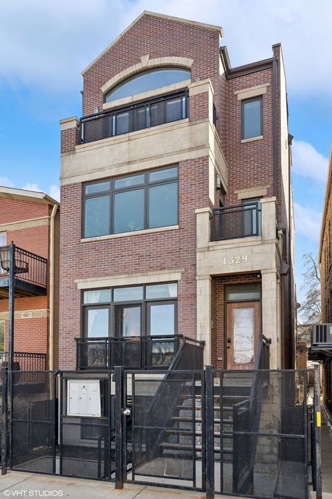 1329 W Walton Street 1 Chicago IL 60642