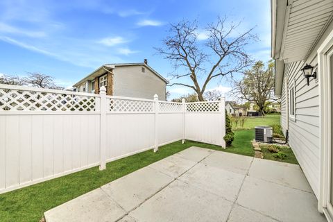 Tiny photo for 1416 Westbury Drive, Hoffman Estates, IL 60192 (MLS # 12605454)