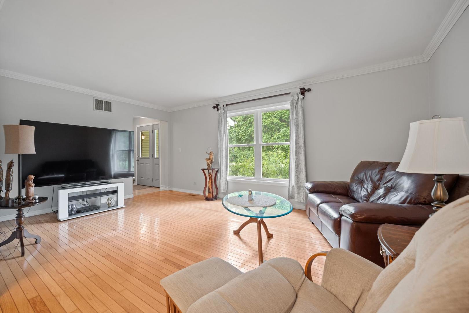 1N730 Macqueen Drive