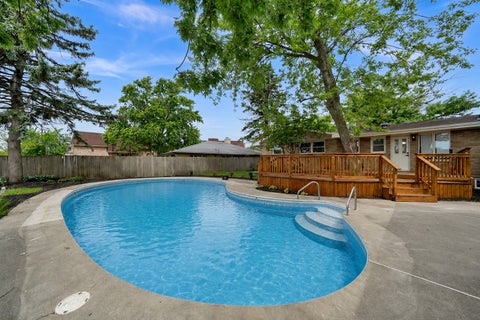 Tiny photo for 3245 S Manor Drive, Lansing, IL 60438 (MLS # 12703901)