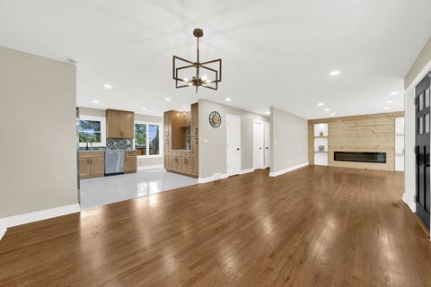 Tiny photo for 3245 S Manor Drive, Lansing, IL 60438 (MLS # 12703901)
