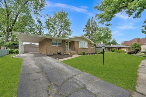 Tiny photo for 3245 S Manor Drive, Lansing, IL 60438 (MLS # 12703901)