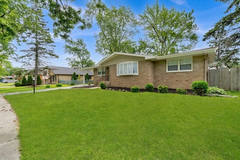 Tiny photo for 3245 S Manor Drive, Lansing, IL 60438 (MLS # 12703901)