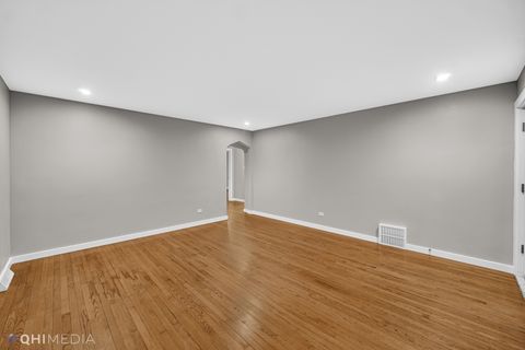 Tiny photo for 2728 135th Street, Blue Island, IL 60406 (MLS # 12432998)