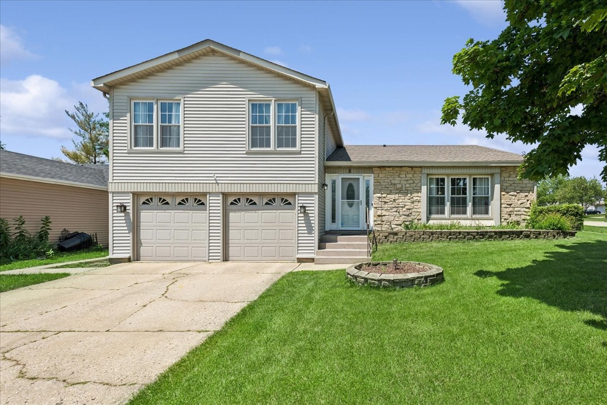 8 Auburn Drive