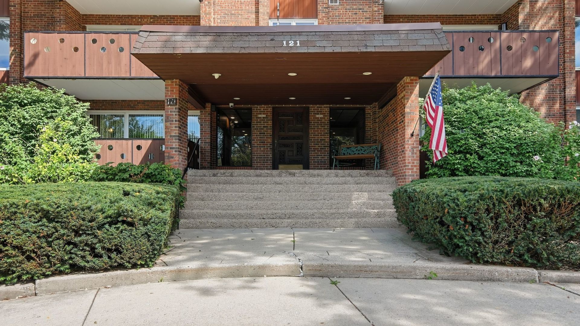 121 S Spruce Avenue 207