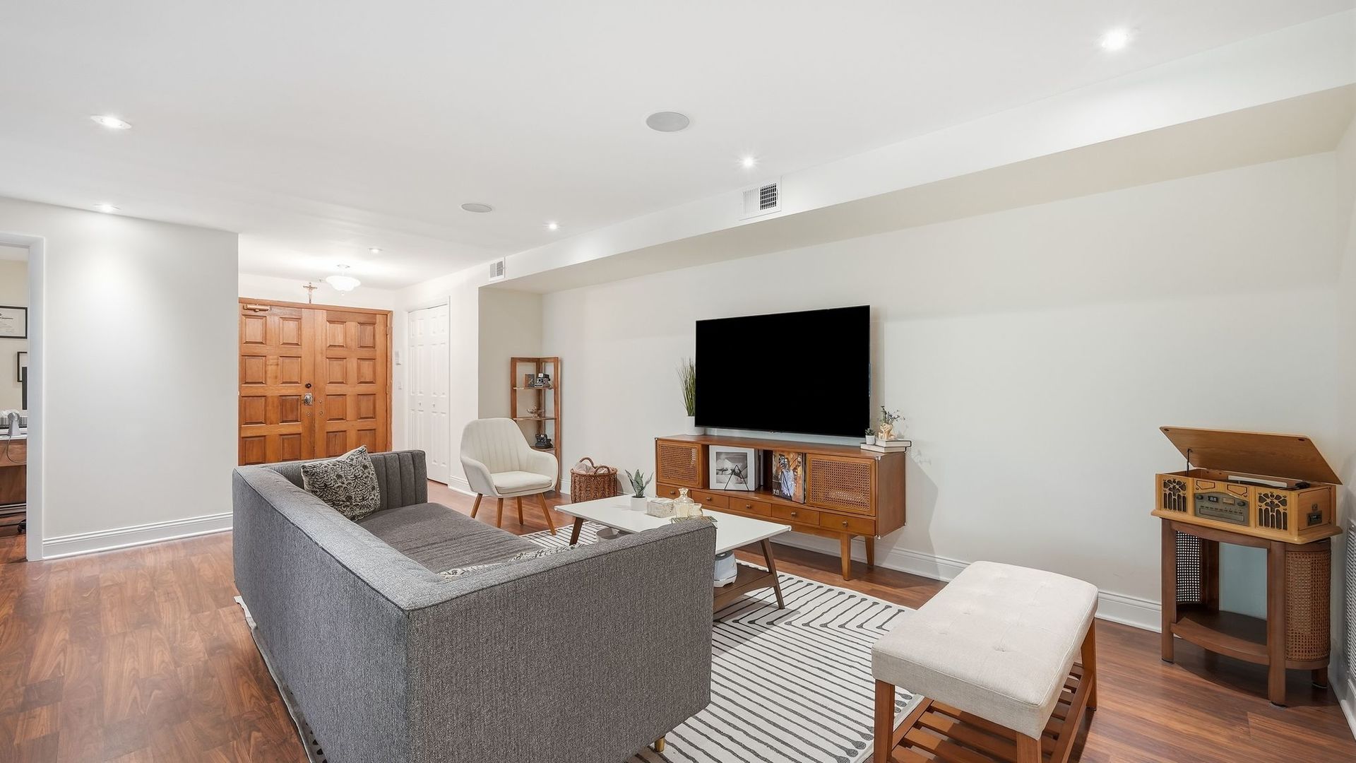 121 S Spruce Avenue 207