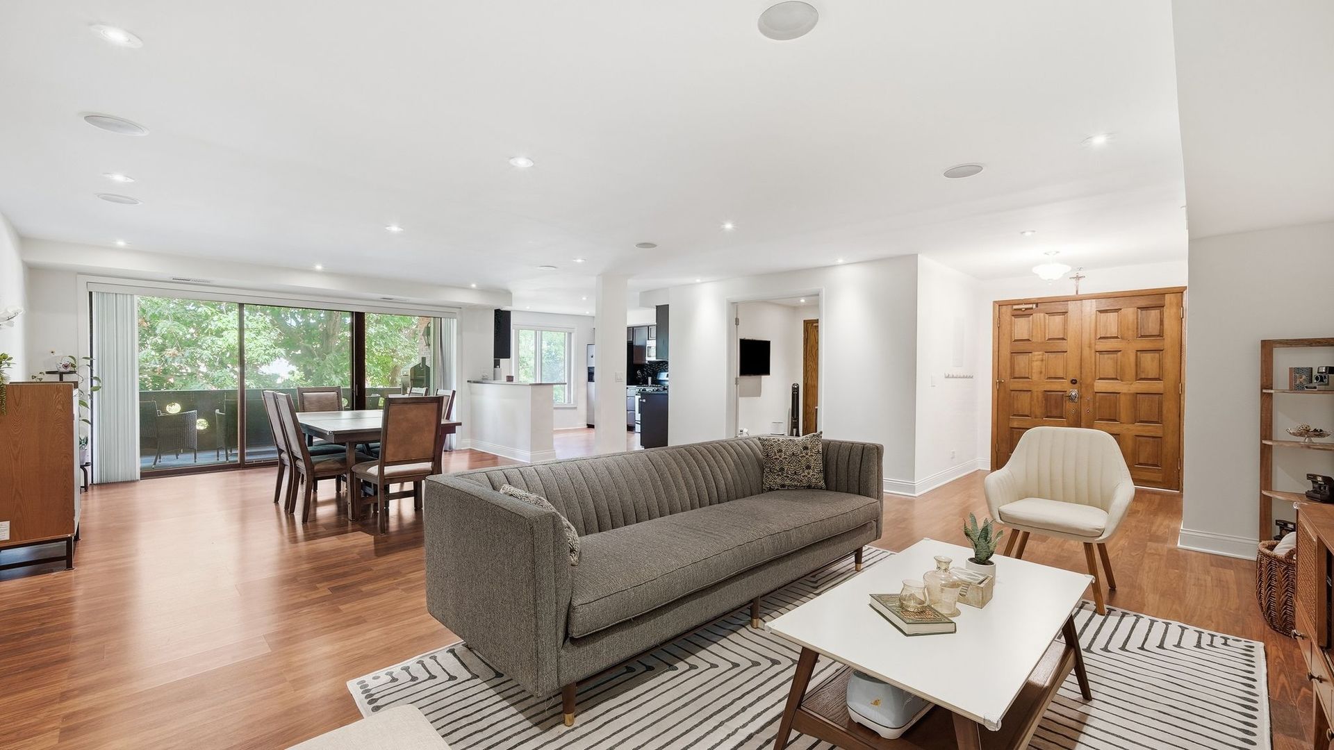 121 S Spruce Avenue 207