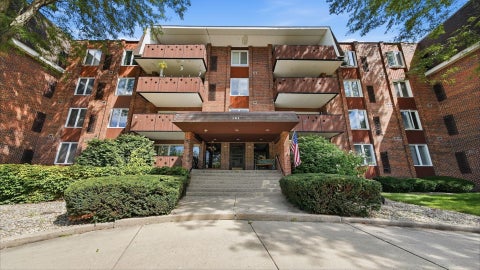 Photo of 121 S Spruce Avenue #207, Wood Dale, IL 60191 (MLS # 12742933)