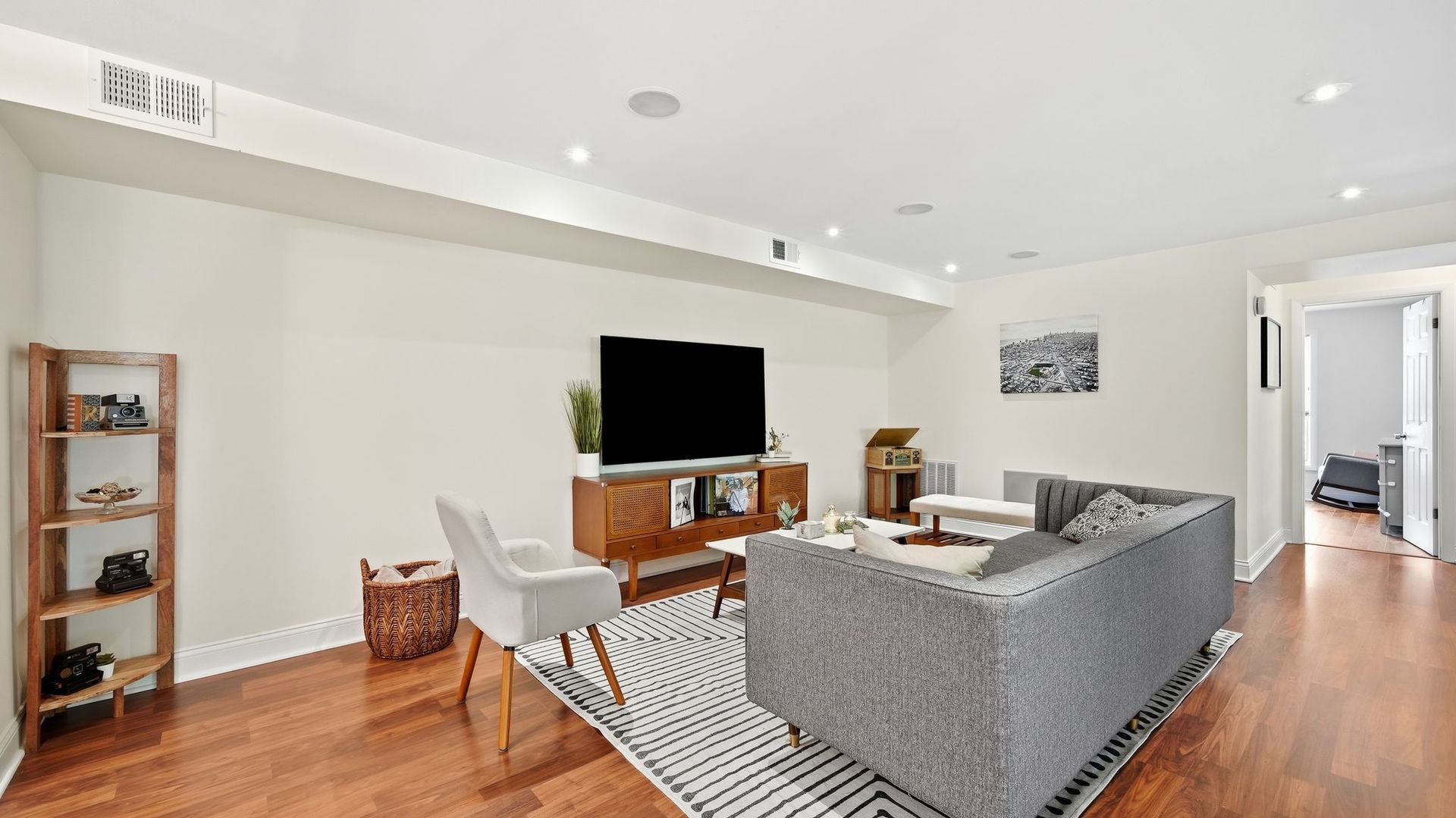 121 S Spruce Avenue 207